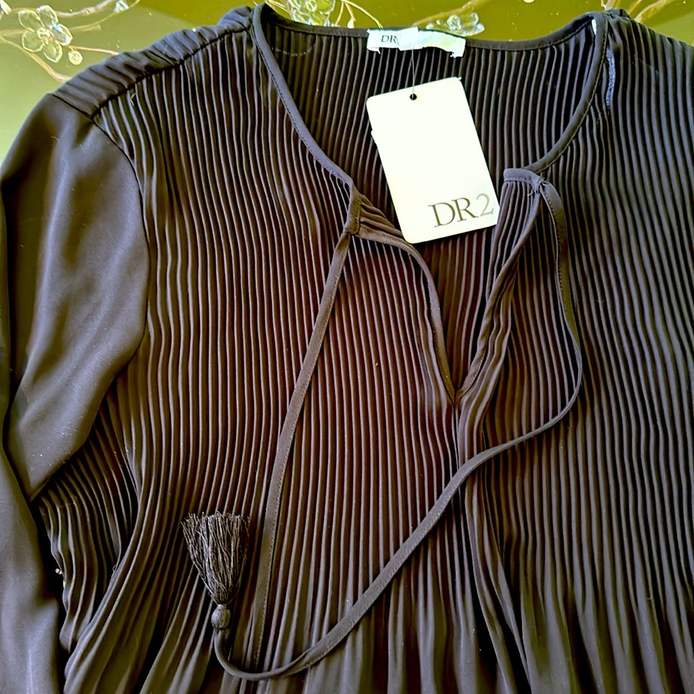 DR2 Top Black NWT - Picture 2 of 6